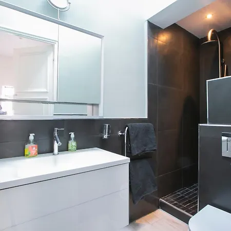 Upscale Ternes *